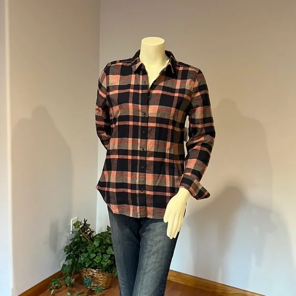 Flannel shirt + free gift 🎁 Size label M, runs small - Picture 1 of 7